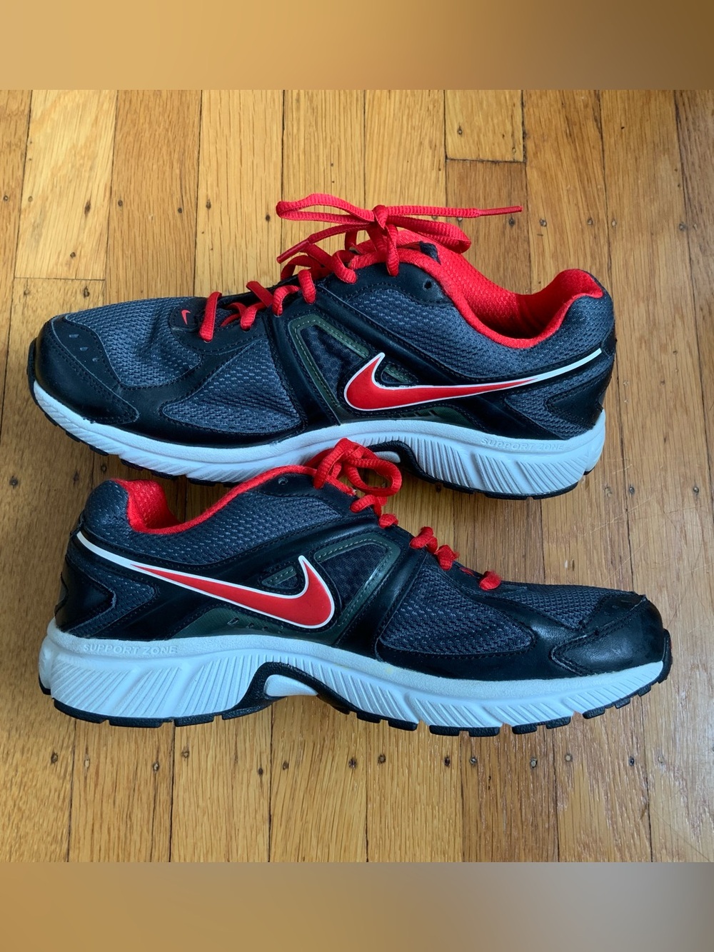 Nike Men's Black and Red Running Shoes